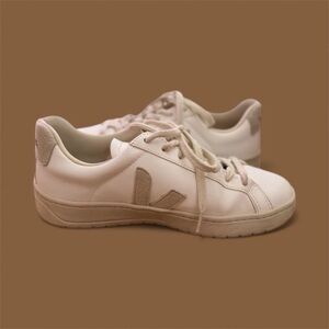 Veja Women's Off-White Sneakers